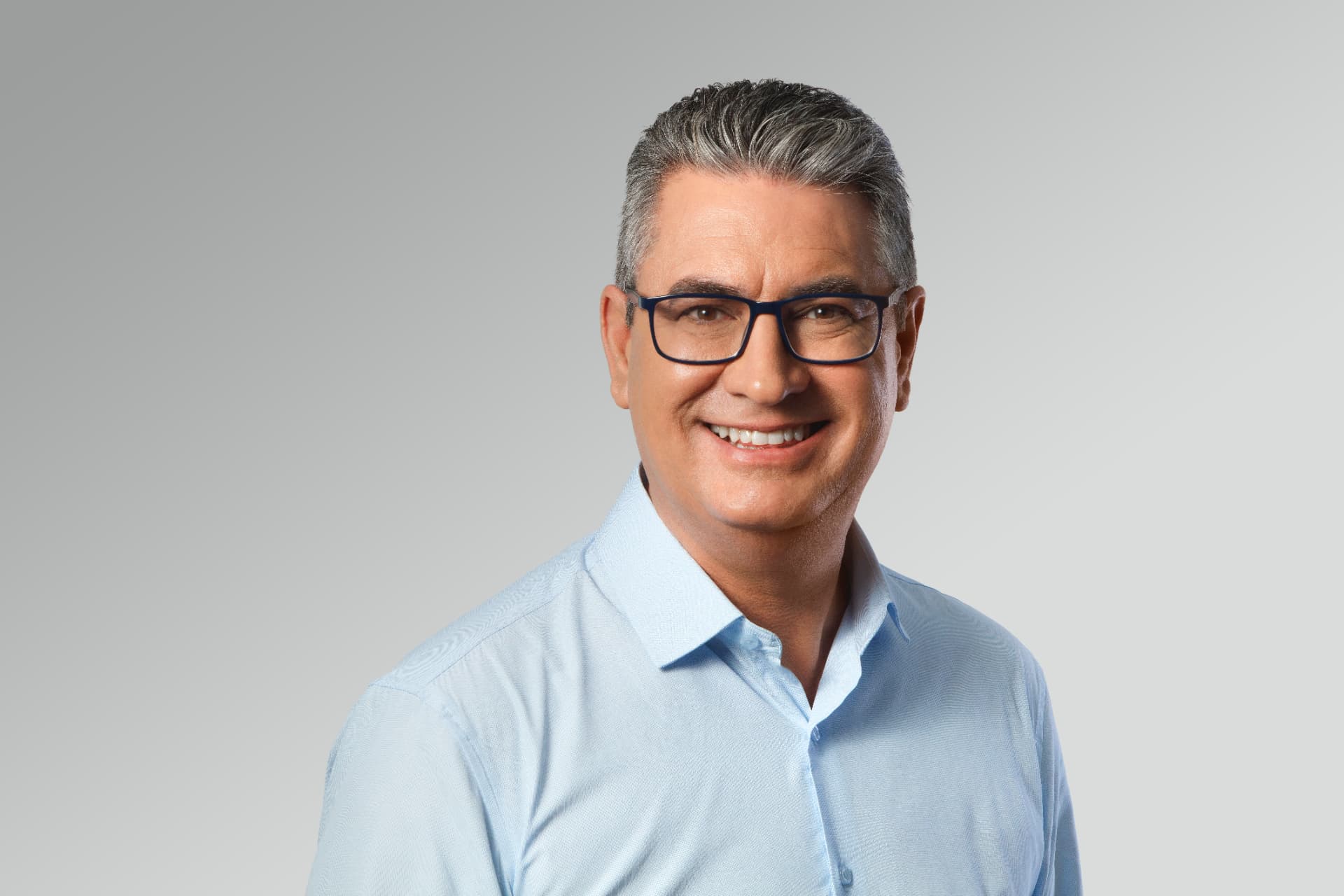 Julio Kuller em retrato aproximado